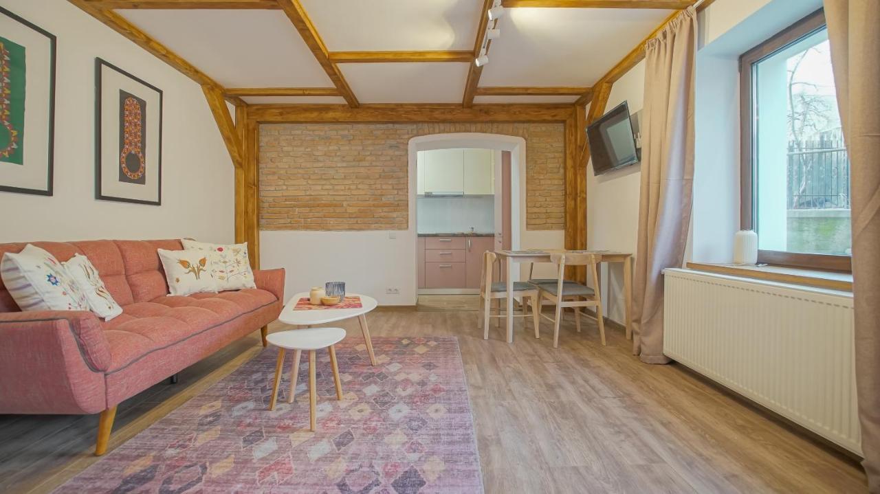 דירות בראשוב Oldtown Refuge מראה חיצוני תמונה